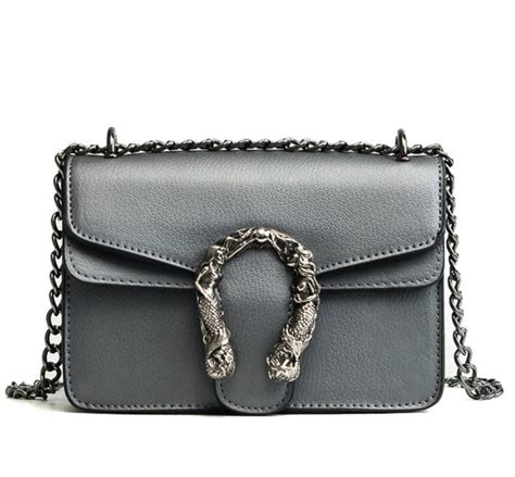 Horseshoe Clasp Bag .